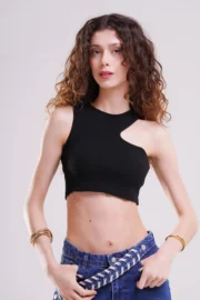 Czarny Crop Top Asymetryczny