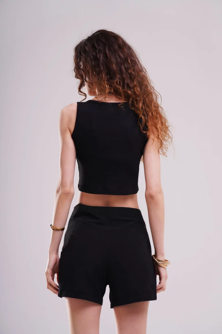 Czarny Crop Top z Dekoltem w Serek 5