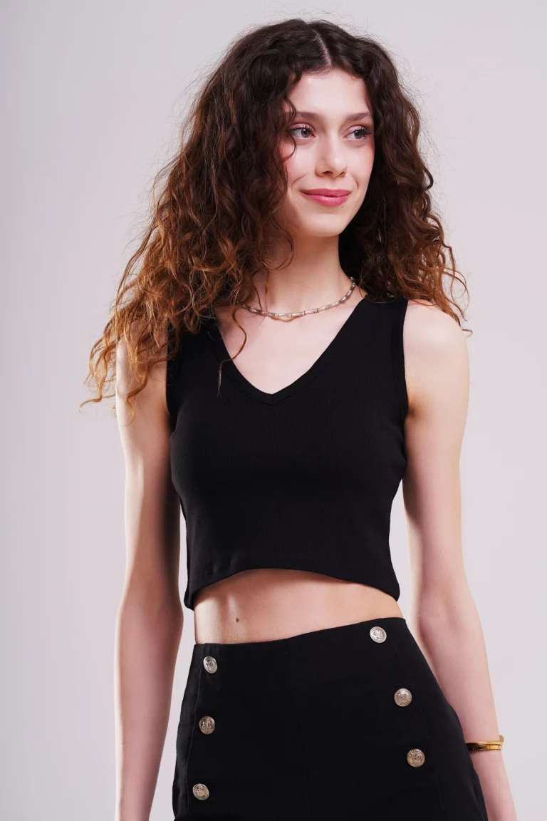 Czarny Crop Top z Dekoltem w Serek